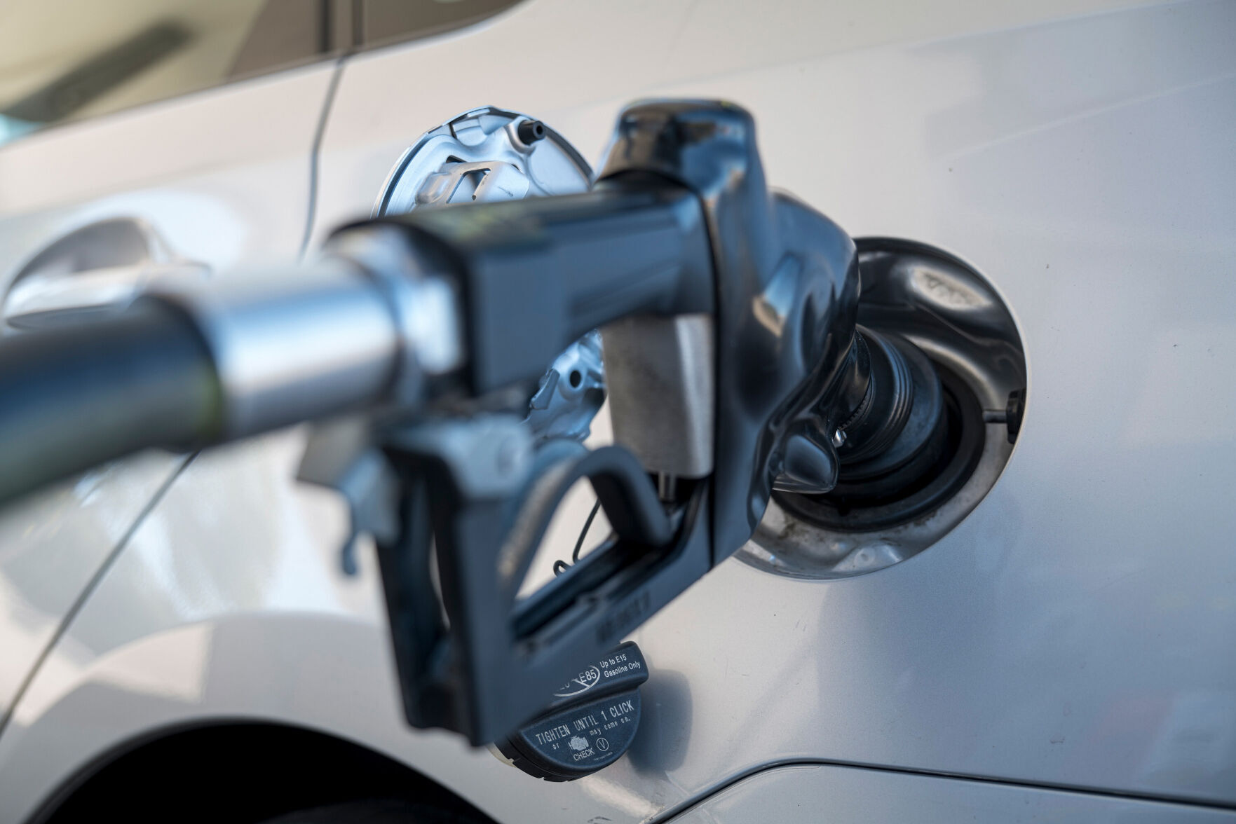 US gas prices end the year near a pandemic-era high